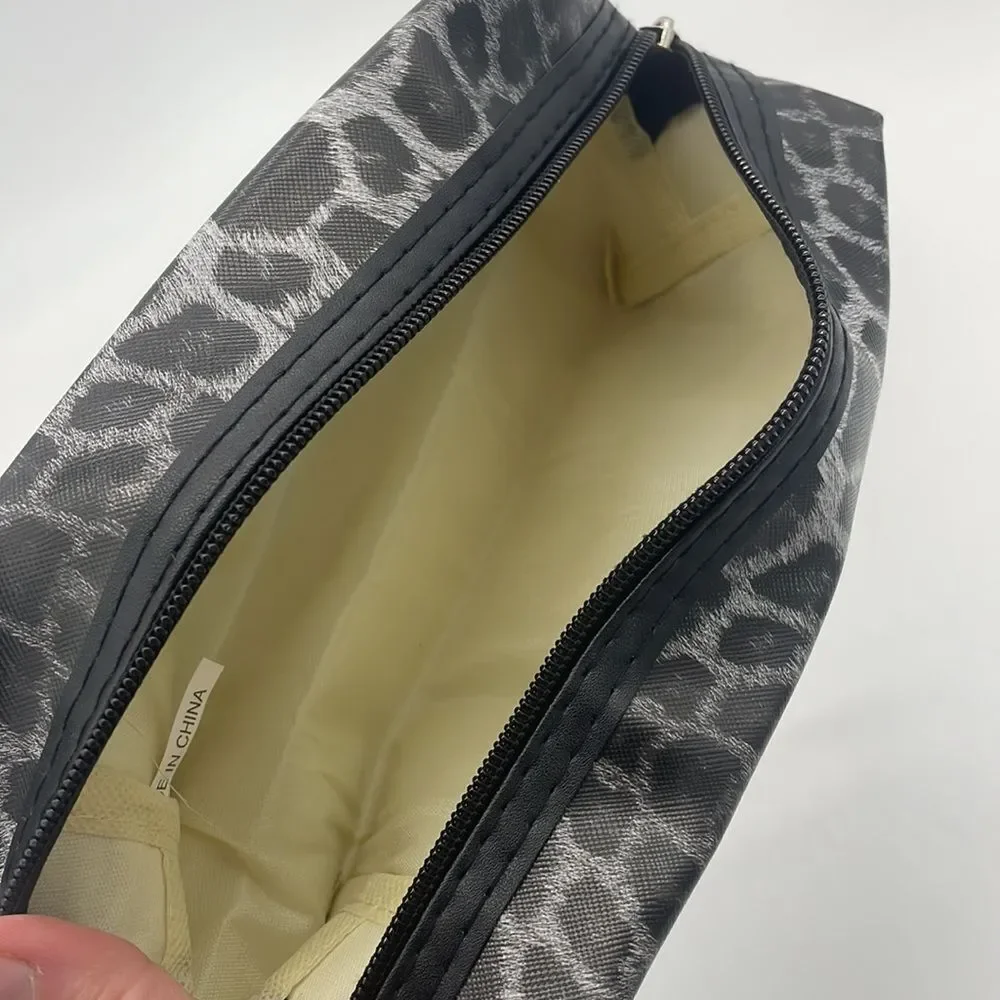 Make your MARK GRAY LEOPARD WRISTLET POUCH